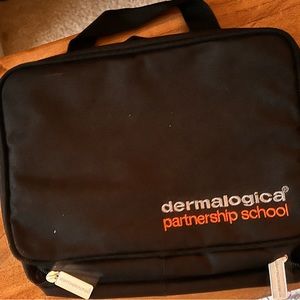 Travel cosmetic bag